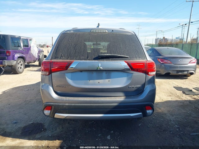 JA4AD3A36HZ064399 Mitsubishi Outlander Se