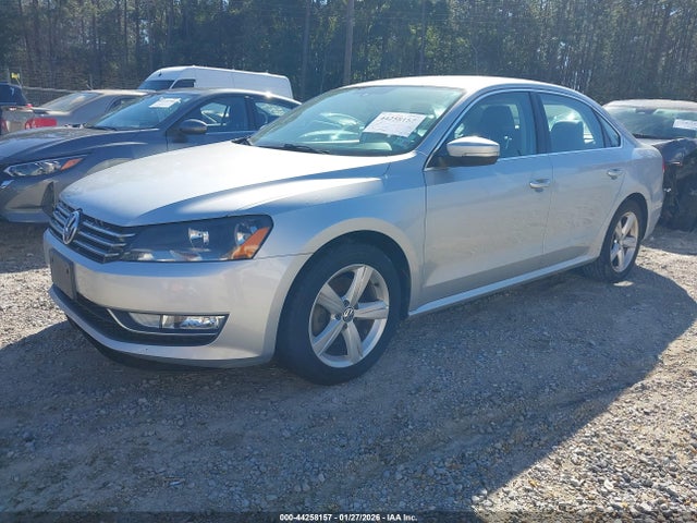 Volkswagen Passat 1.8t Limited Edition 2015 1VWAT7A33FC114656 Image 2