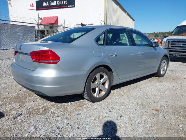 Volkswagen Passat 1.8t Limited Edition 2015 1VWAT7A33FC114656 Image 4