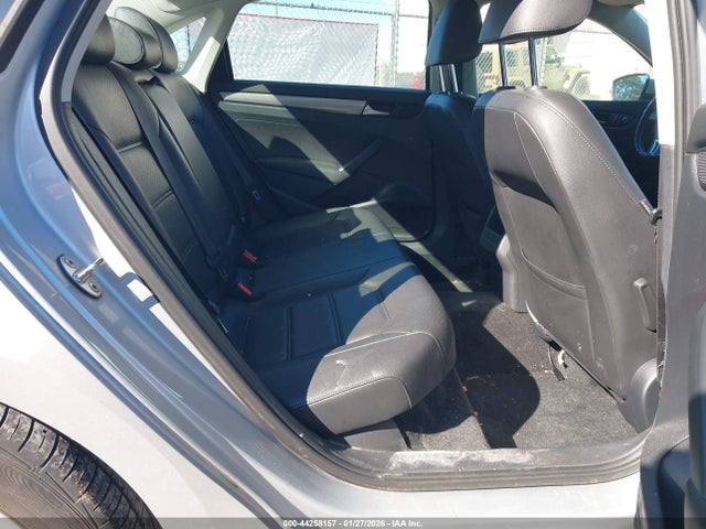 Volkswagen Passat 1.8t Limited Edition 2015 1VWAT7A33FC114656 Image 8