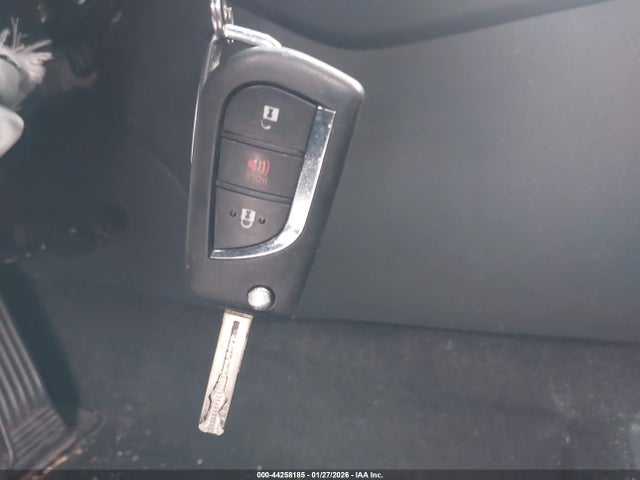 JTMH1RFV7KJ011422 Toyota RAV4 LE