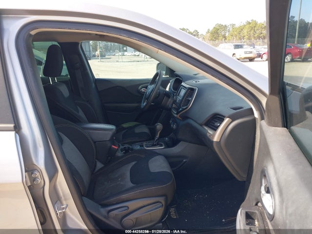 1C4PJMABXFW570208 Jeep Cherokee Sport