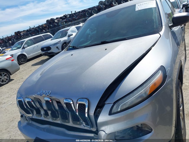 1C4PJMABXFW570208 Jeep Cherokee Sport