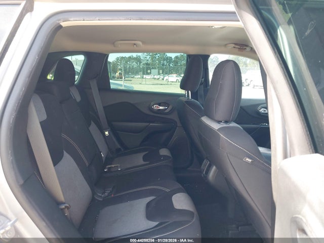 1C4PJMABXFW570208 Jeep Cherokee Sport