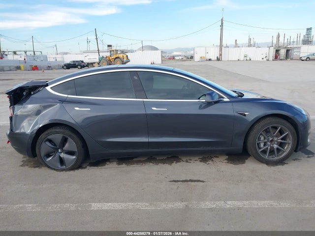 5YJ3E1EA4JF123891 Tesla Model 3 Long Range/mid Range