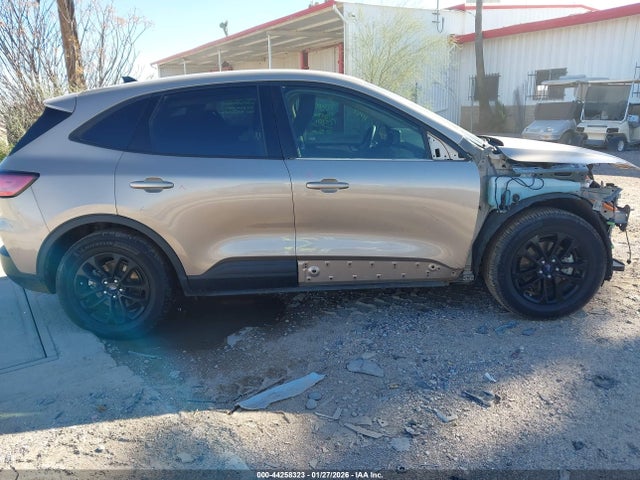 1FMCU0BZ5LUC06002 Ford Escape Se Sport Hybrid