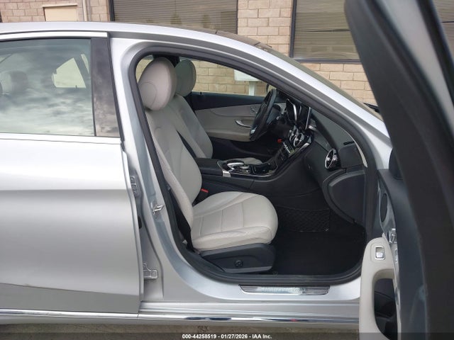 55SWF4JB1GU102269 Mercedes-Benz C 300
