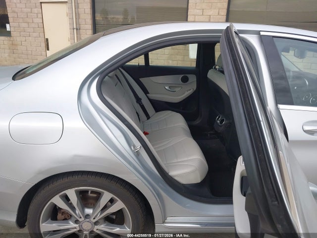 55SWF4JB1GU102269 Mercedes-Benz C 300