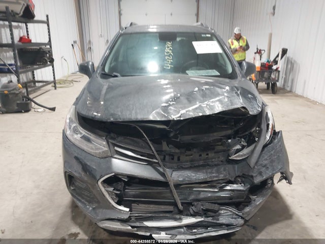 3GNCJLSB7HL182070 Chevrolet Trax Lt