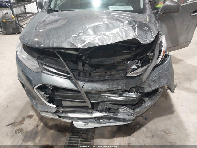 3GNCJLSB7HL182070 Chevrolet Trax Lt