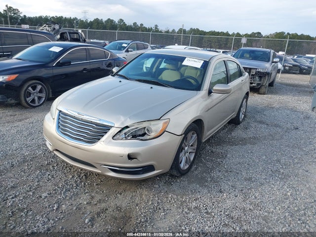 44258615 :رقم المزاد ، 1C3CCBBB6DN765564 vin ، 2013 Chrysler 200 Touring مزاد بيع