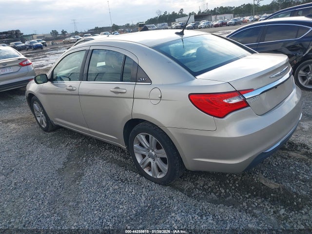 44258615 :رقم المزاد ، 1C3CCBBB6DN765564 vin ، 2013 Chrysler 200 Touring مزاد بيع