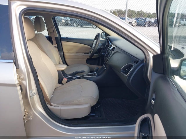 44258615 :رقم المزاد ، 1C3CCBBB6DN765564 vin ، 2013 Chrysler 200 Touring مزاد بيع