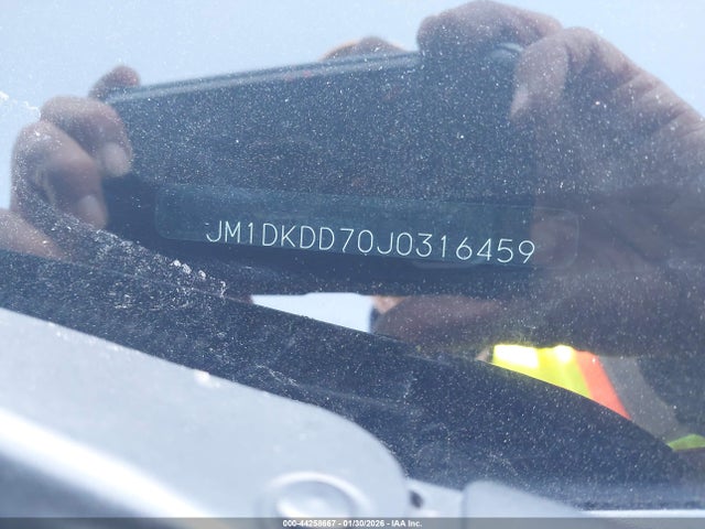 2018 MAZDA CX-3 JM1DKDD70J0316459 Photo 8