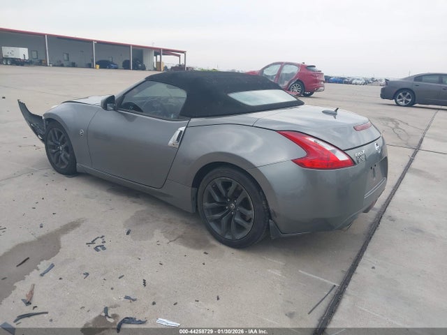 2016 NISSAN 370Z JN1AZ4FH4GM910271 Photo 2
