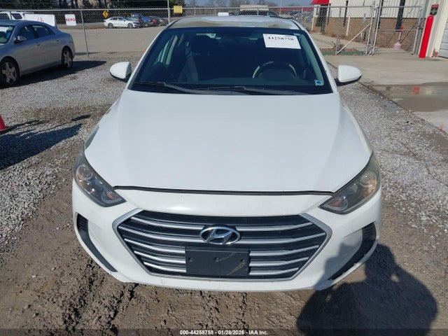 5NPD84LF0JH302278 Hyundai ELANTRA SEL