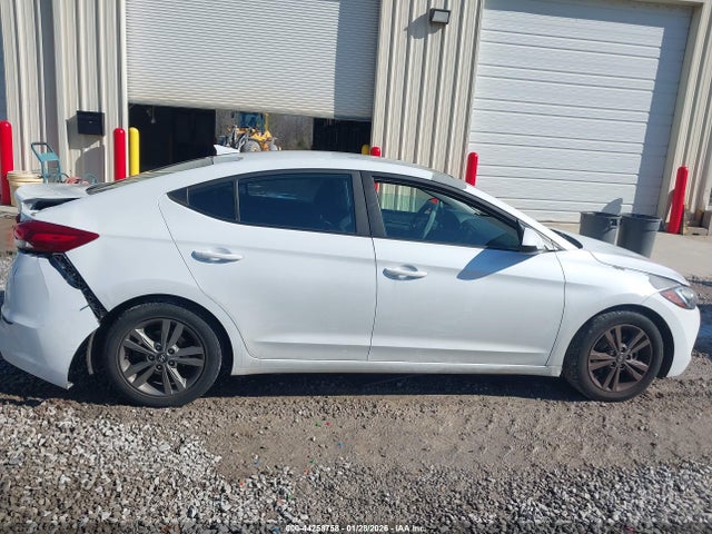 5NPD84LF0JH302278 Hyundai ELANTRA SEL
