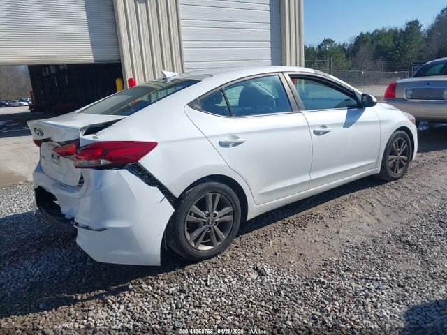 5NPD84LF0JH302278 Hyundai ELANTRA SEL