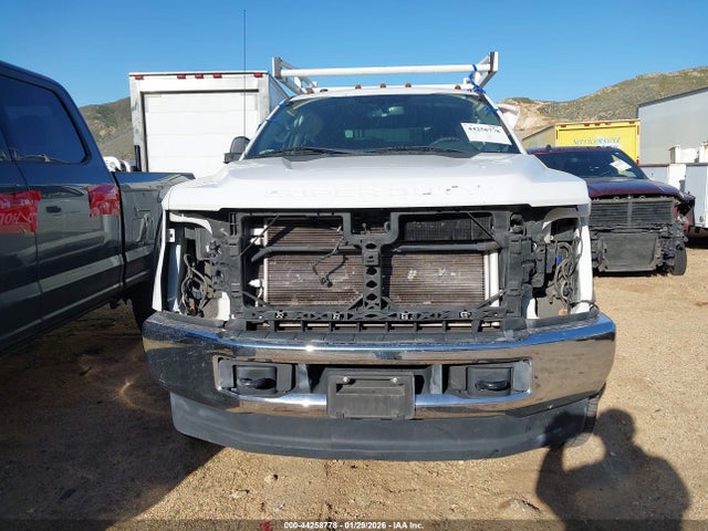 Ford F-350 Chassis Xlt 2019 1FD8W3FT3KEF97702 Image 16