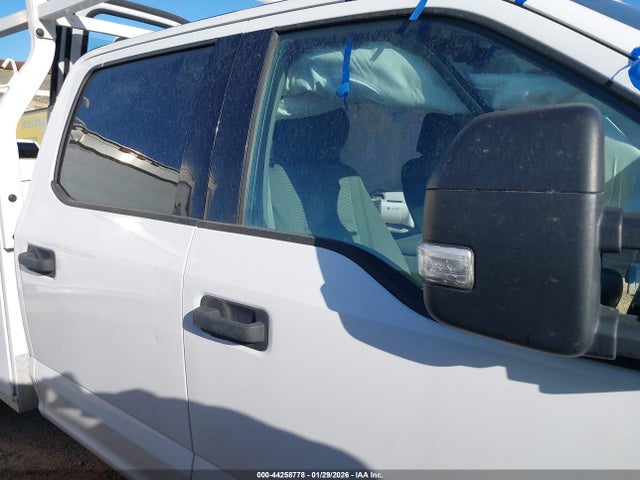 Ford F-350 Chassis Xlt 2019 1FD8W3FT3KEF97702 Image 17