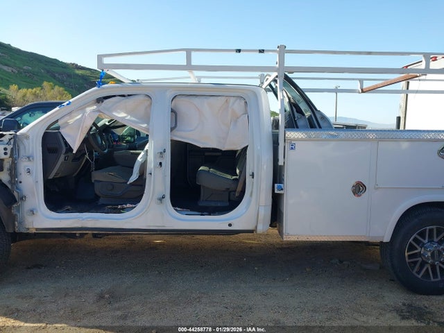 Ford F-350 Chassis Xlt 2019 1FD8W3FT3KEF97702 Image 18