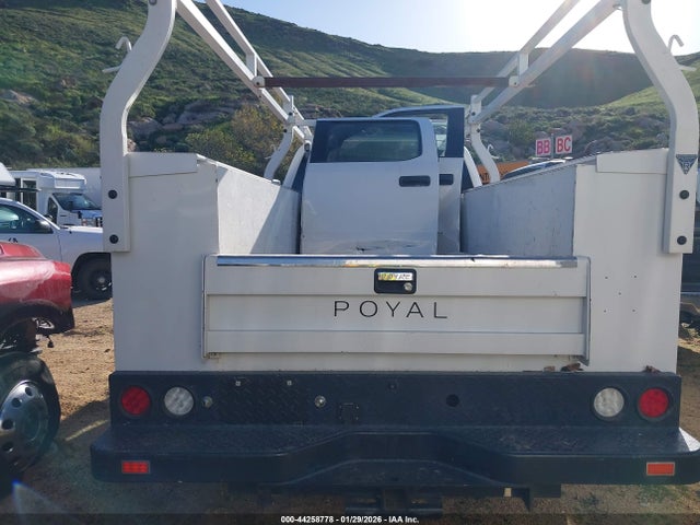 Ford F-350 Chassis Xlt 2019 1FD8W3FT3KEF97702 Image 19