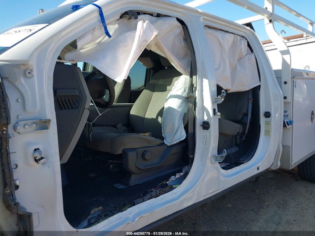 Ford F-350 Chassis Xlt 2019 1FD8W3FT3KEF97702 Image 11