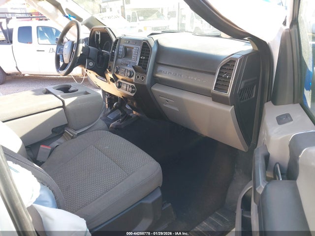 Ford F-350 Chassis Xlt 2019 1FD8W3FT3KEF97702 Image 7