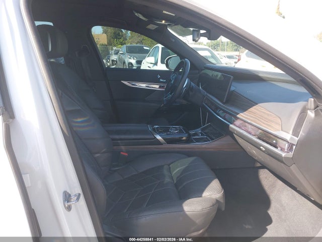 2023 BMW 740 WBA23EH06PCM26895 Photo 4