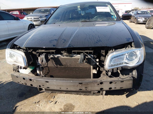 Продаж на аукціоні авто 2018 Chrysler 300 Touring L, vin: 2C3CCAAG3JH342047, номер лоту: 44258897