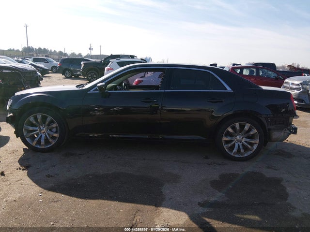 Продаж на аукціоні авто 2018 Chrysler 300 Touring L, vin: 2C3CCAAG3JH342047, номер лоту: 44258897