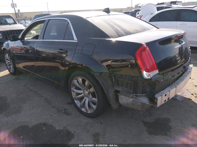 2018 CHRYSLER 300 2C3CCAAG3JH342047 Photo 2