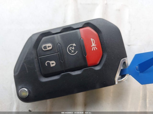 1C4HJXEG3KW596767 Jeep Wrangler Unlimited Sahara