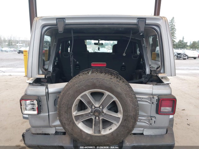 1C4HJXEG3KW596767 Jeep Wrangler Unlimited Sahara