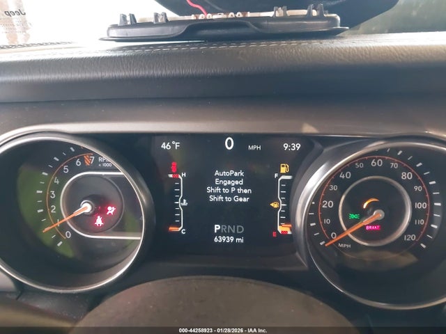1C4HJXEG3KW596767 Jeep Wrangler Unlimited Sahara