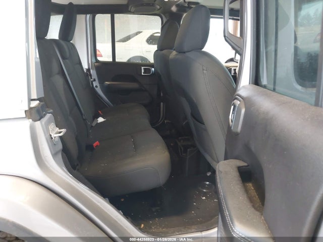 1C4HJXEG3KW596767 Jeep Wrangler Unlimited Sahara