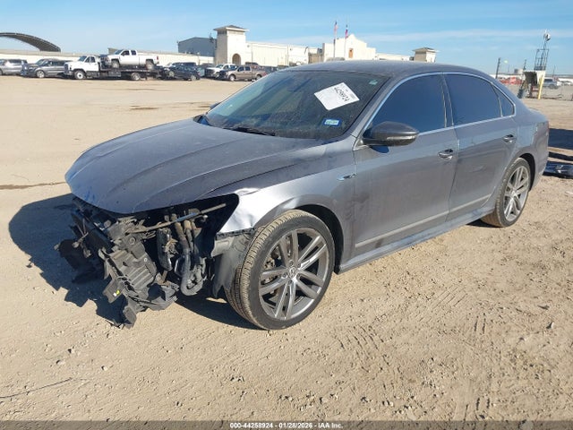 1VWDT7A33HC086339 Volkswagen Passat 1.8t R-line