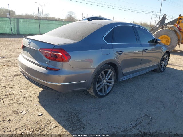 1VWDT7A33HC086339 Volkswagen Passat 1.8t R-line