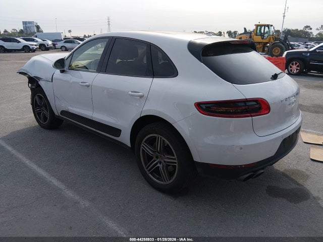 2015 PORSCHE MACAN WP1AB2A52FLB70127 Photo 2