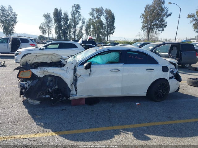 W1K3G4EB3MJ267861 Mercedes-Benz A 220