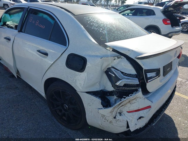 W1K3G4EB3MJ267861 Mercedes-Benz A 220