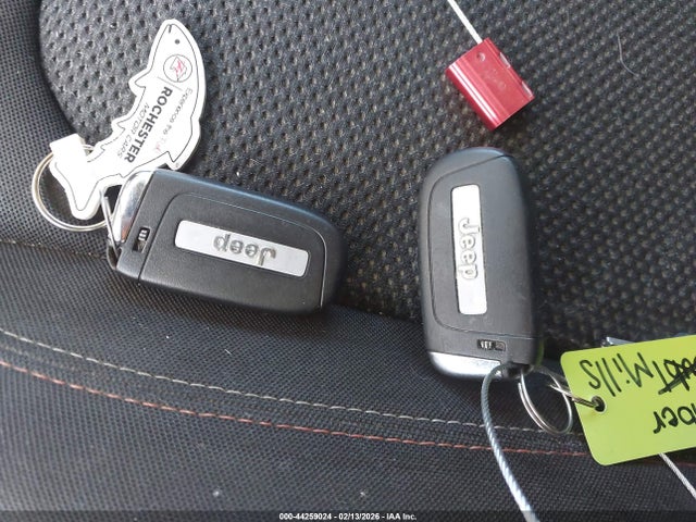 Jeep Renegade 75th Anniversary 2016 ZACCJBBT0GPE02408 Image 11