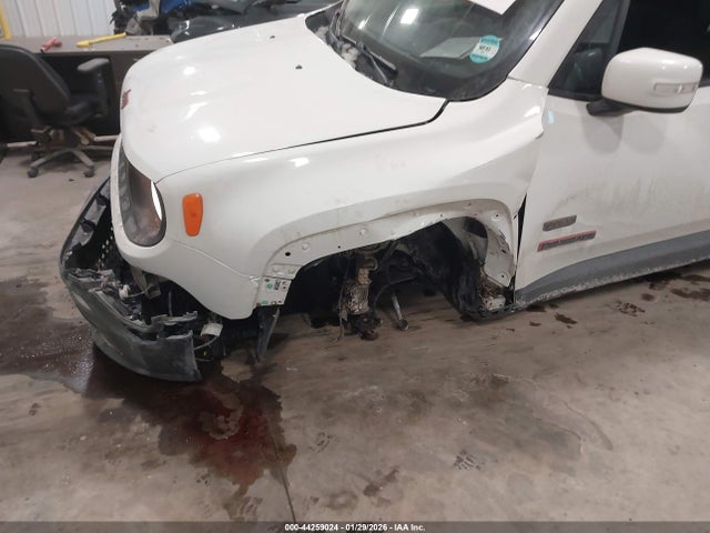 Jeep Renegade 75th Anniversary 2016 ZACCJBBT0GPE02408 Image 6