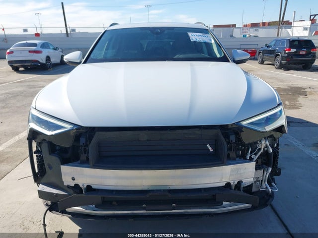WA1LAAGE6PB009005 Audi E-tron Premium Plus Quattro