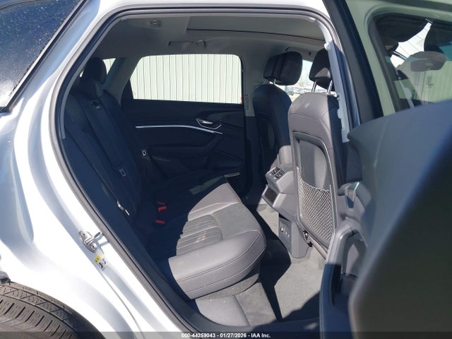 WA1LAAGE6PB009005 Audi E-tron Premium Plus Quattro