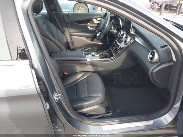 55SWF4JB3HU211236 Mercedes-Benz C 300