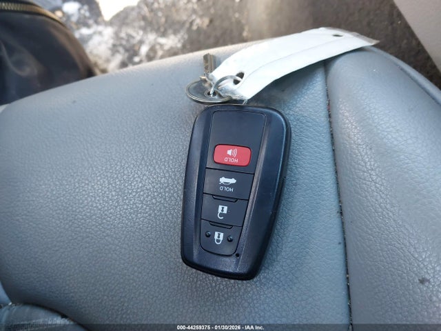4T1B21HK2KU520142 Toyota Camry Hybrid Se