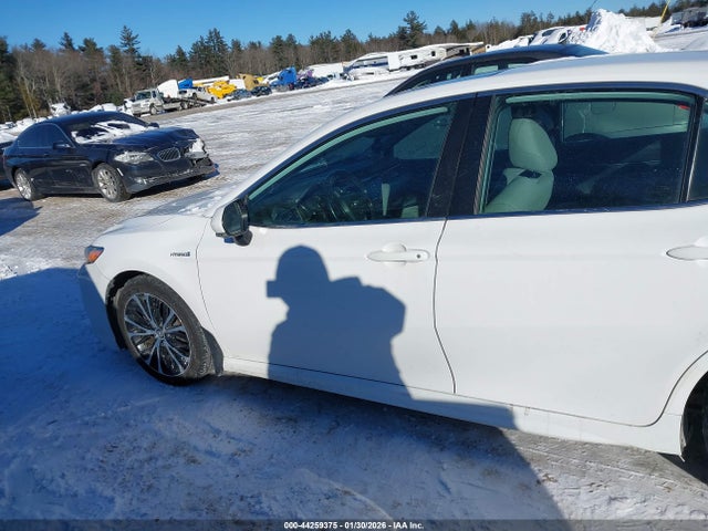 4T1B21HK2KU520142 Toyota Camry Hybrid Se