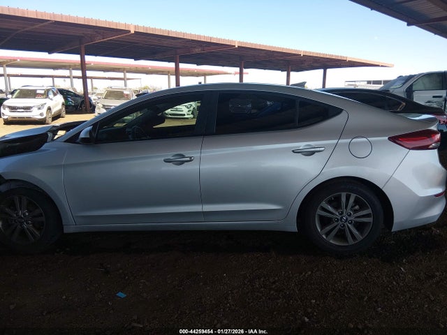 5NPD84LF0JH227923 Hyundai ELANTRA SEL