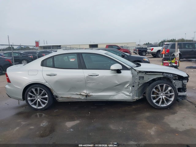 7JR102FK1KG001128 Volvo S60 T5 Momentum